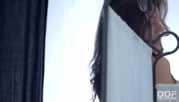 Horny Mia Khalifa show her sexy body